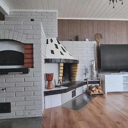 Lumi & Luonto - Private In A 100 Sqm 3-br House With Shared Common Areas *