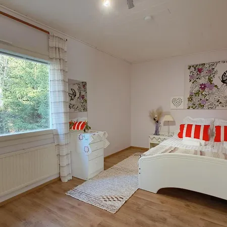 Homestay Lumi & Luonto - Private In A 100 Sqm 3-br House With Shared Common Areas Oulu