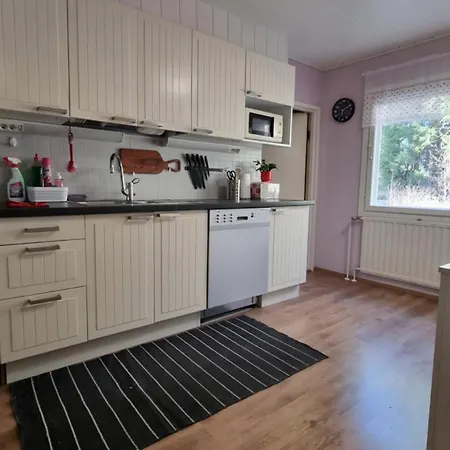 Lumi & Luonto - Private In A 100 Sqm 3-br House With Shared Common Areas Alloggio in famiglia *
