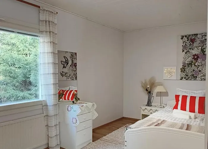 Lumi & Luonto - Private In A 100 Sqm 3-br House With Shared Common Areas Kwatera prywatna Oulu