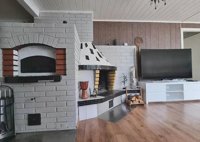 Lumi & Luonto - Private In A 100 Sqm 3-br House With Shared Common Areas *