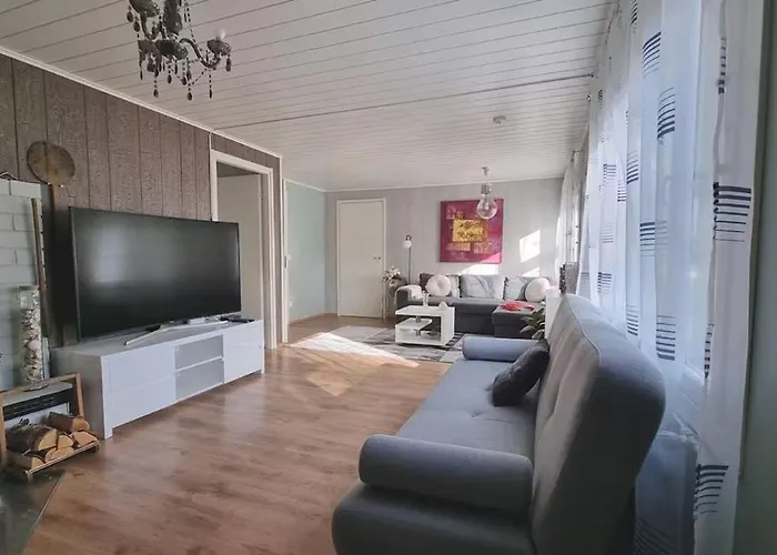 Lumi & Luonto - Private In A 100 Sqm 3-br House With Shared Common Areas Δωμάτια σε οικογενειακή κατοικία Όουλου